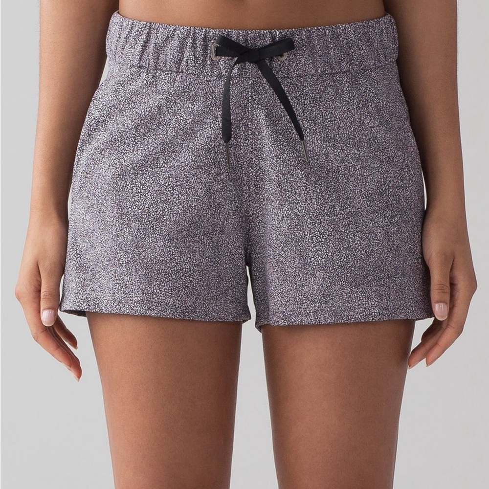 Lululemon On the fly shorts